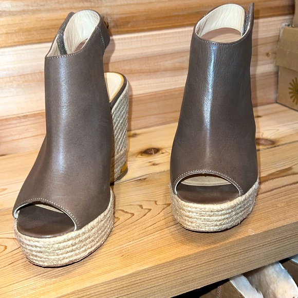 Paloma Barcelo Wedges - Picture 5 of 9